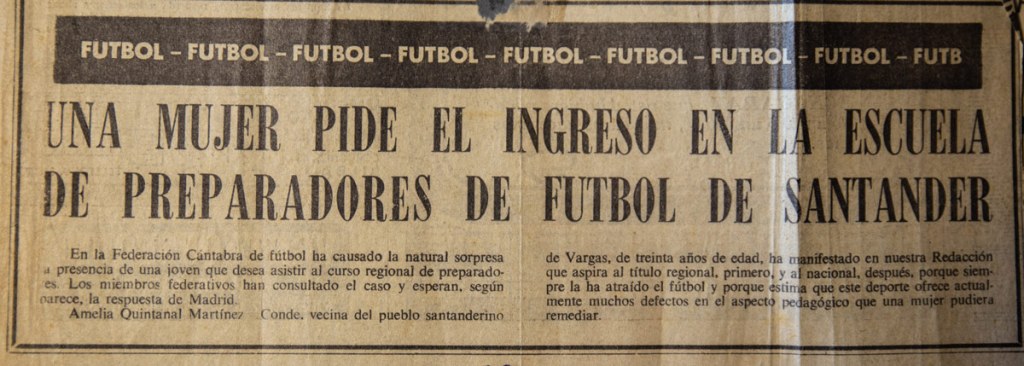 recorte de prensa de la época, donde Mencionan a Amelia Quintanal Martinez-Conde como entrenadora de fútbol